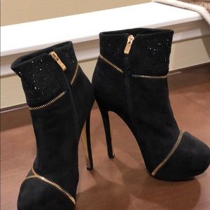 Black suede Bebe gorgeous tear drop zipper heels